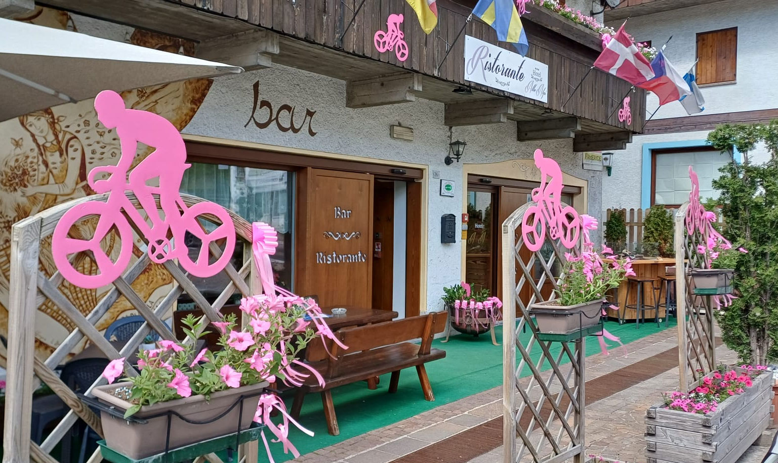 Hotel alle Alpi in occasione del passaggio del Giro d'Italia da Alleghe