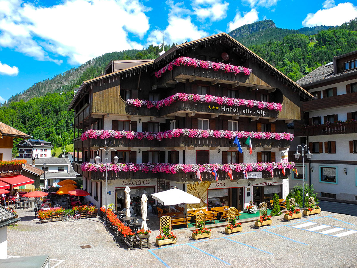 Hotel alle Alpi in estate