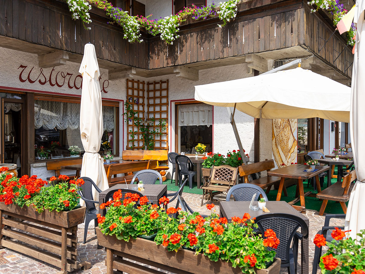 Vista della terrazza esterna del ristorante