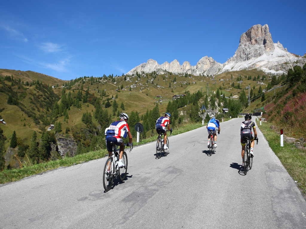 In bicicletta intorno al lago